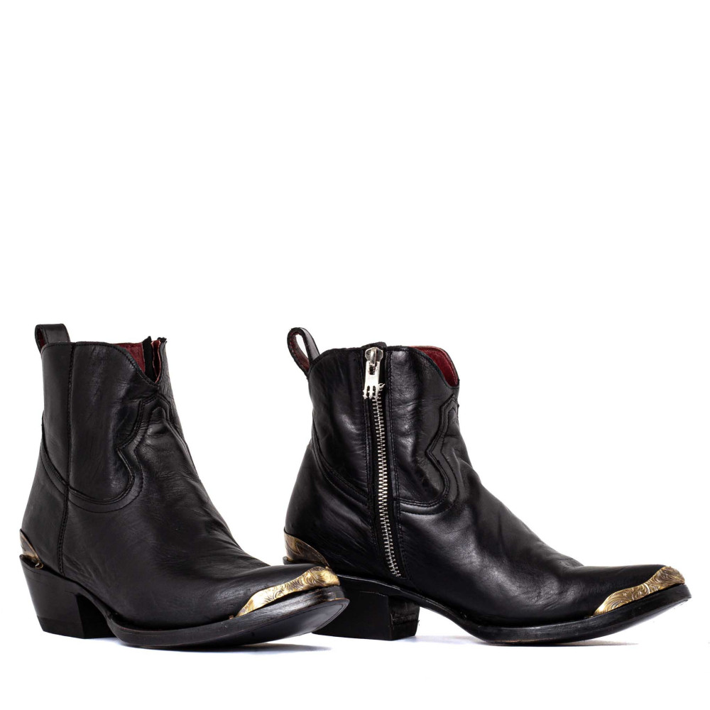 MEXICANA POINTED TOE ANKLE BOOTS IN CALFSKIN WITH ZIPPERED SIDE CLOSURE AND METALLIC TIPS