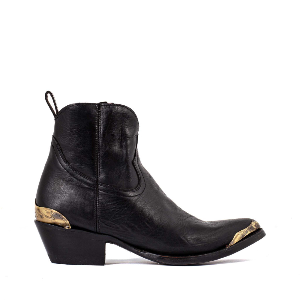 MEXICANA POINTED TOE ANKLE BOOTS IN CALFSKIN WITH ZIPPERED SIDE CLOSURE AND METALLIC TIPS
