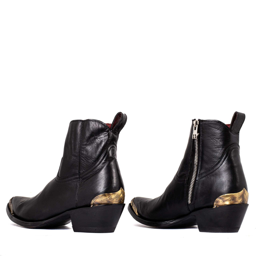 MEXICANA POINTED TOE ANKLE BOOTS IN CALFSKIN WITH ZIPPERED SIDE CLOSURE AND METALLIC TIPS