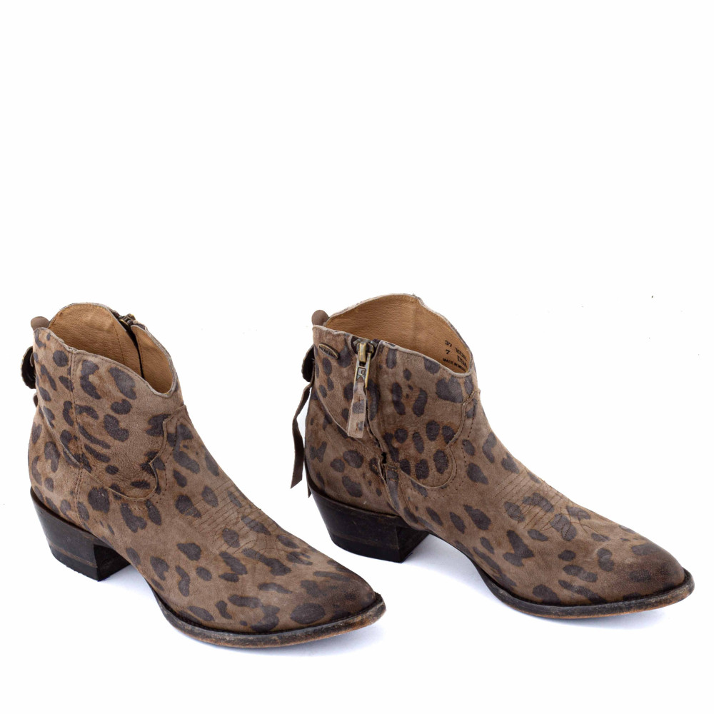Low boots en cuir leopard vieilli avec franges et medaillon western - Bonnie leopardo - Santiags femme