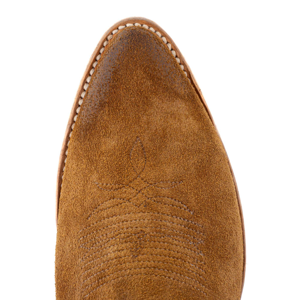 Low boots marron en cuir suede avec franges et medaillon western - Bonnie Bentley golden brown - Santiags femme