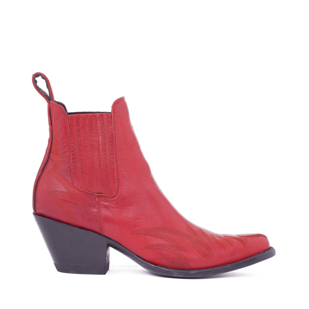 GAUCHO FIRED RED POINTED TOE ANKLE BOOTS FEATURING FLAMING
STITCHING, ELASTICIZED SIDES COVERED WITH LEATHER
Total heel height