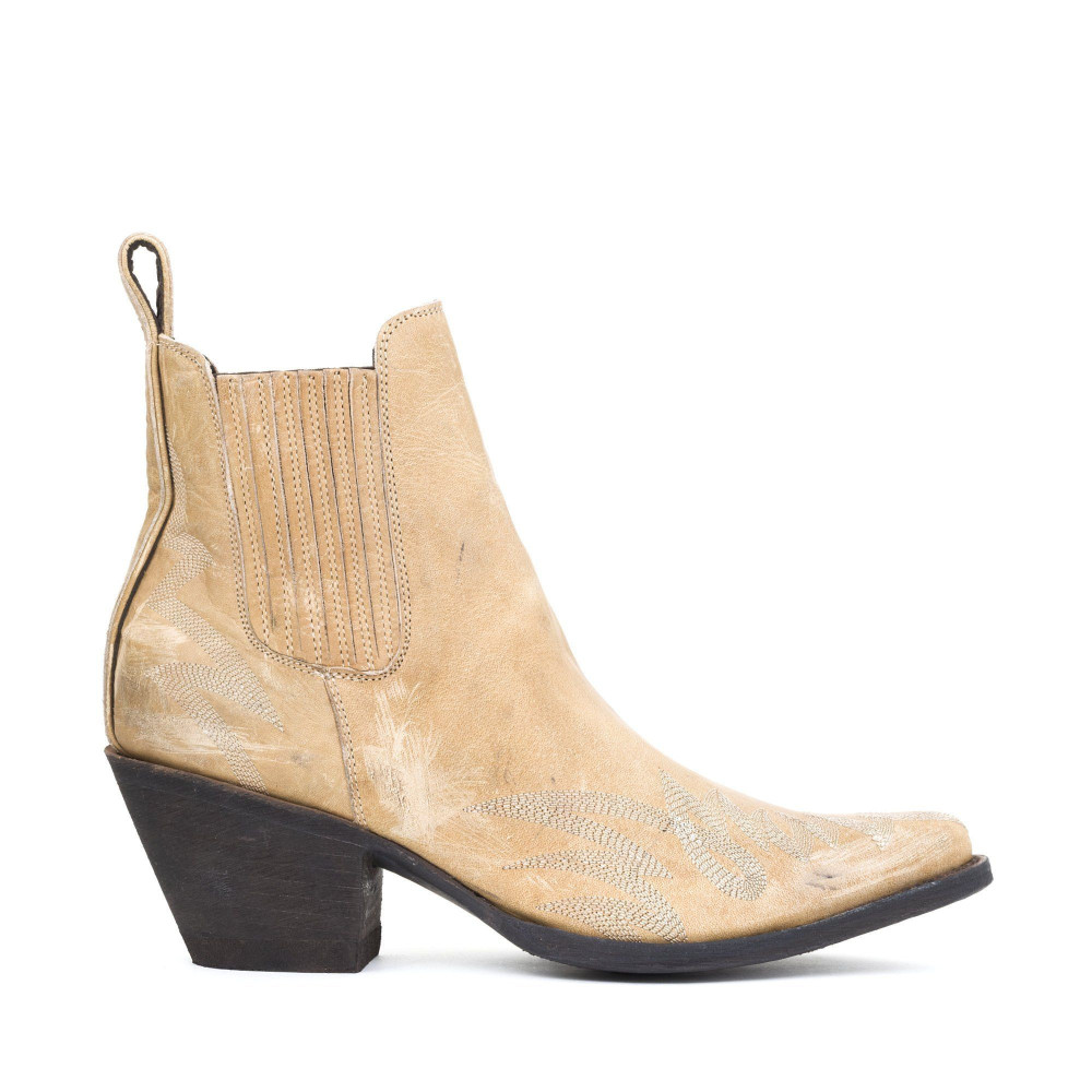 GAUCHO BONE POINTED TOE ANKLE BOOTS FEATURING LONG
STITCHING, ELASTICIZED SIDES COVERED WITH LEATHER
Total heel height 2.6 Inc