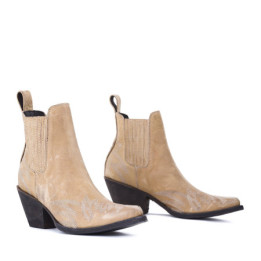 GAUCHO BONE POINTED TOE ANKLE BOOTS FEATURING LONG
STITCHING, ELASTICIZED SIDES COVERED WITH LEATHER
Total heel height 2.6 Inc