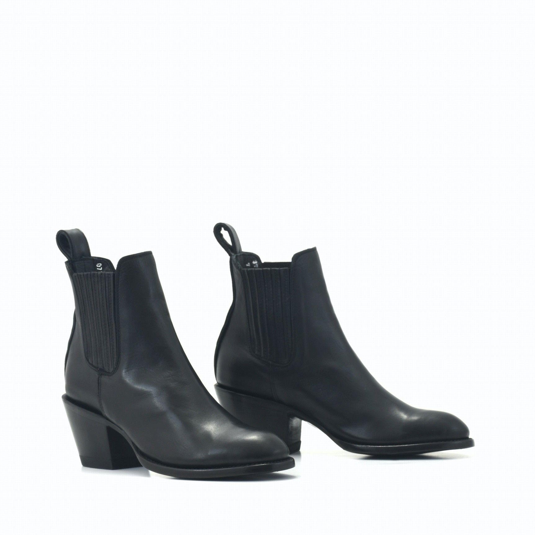 ESTUDIO LONDON BLACK ROUNDED TOE ANKLE BOOTS FEATURING  ELASTICIZED SIDES COVERED WITH LEATHER  Total heel height 2.6 Inches  10