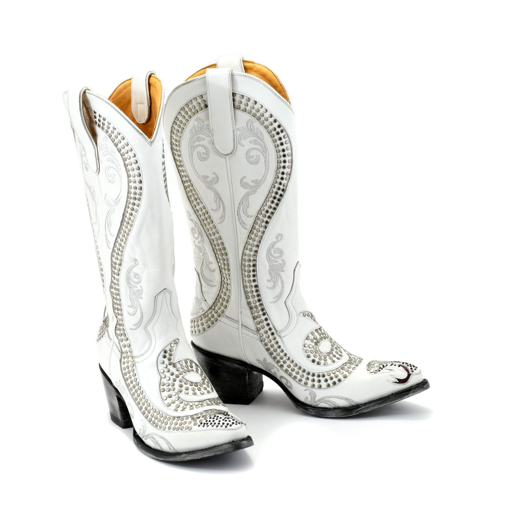 CORIUS SNAKE 13 WHITE BOTTES A BOUT POINTU AVEC CLOU
ET DECOUPE SERPENT
Hauteur totale du talon 6.5 cm
100% cuir de vachette