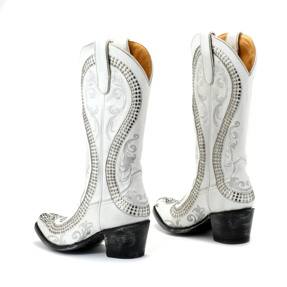 CORIUS SNAKE 13 WHITE POINTED TOE BOOTS WITH  STUDS
AND SNAKE OUTCUTS 
Total heel height 2.6 Inches
100% cow leather
Color w