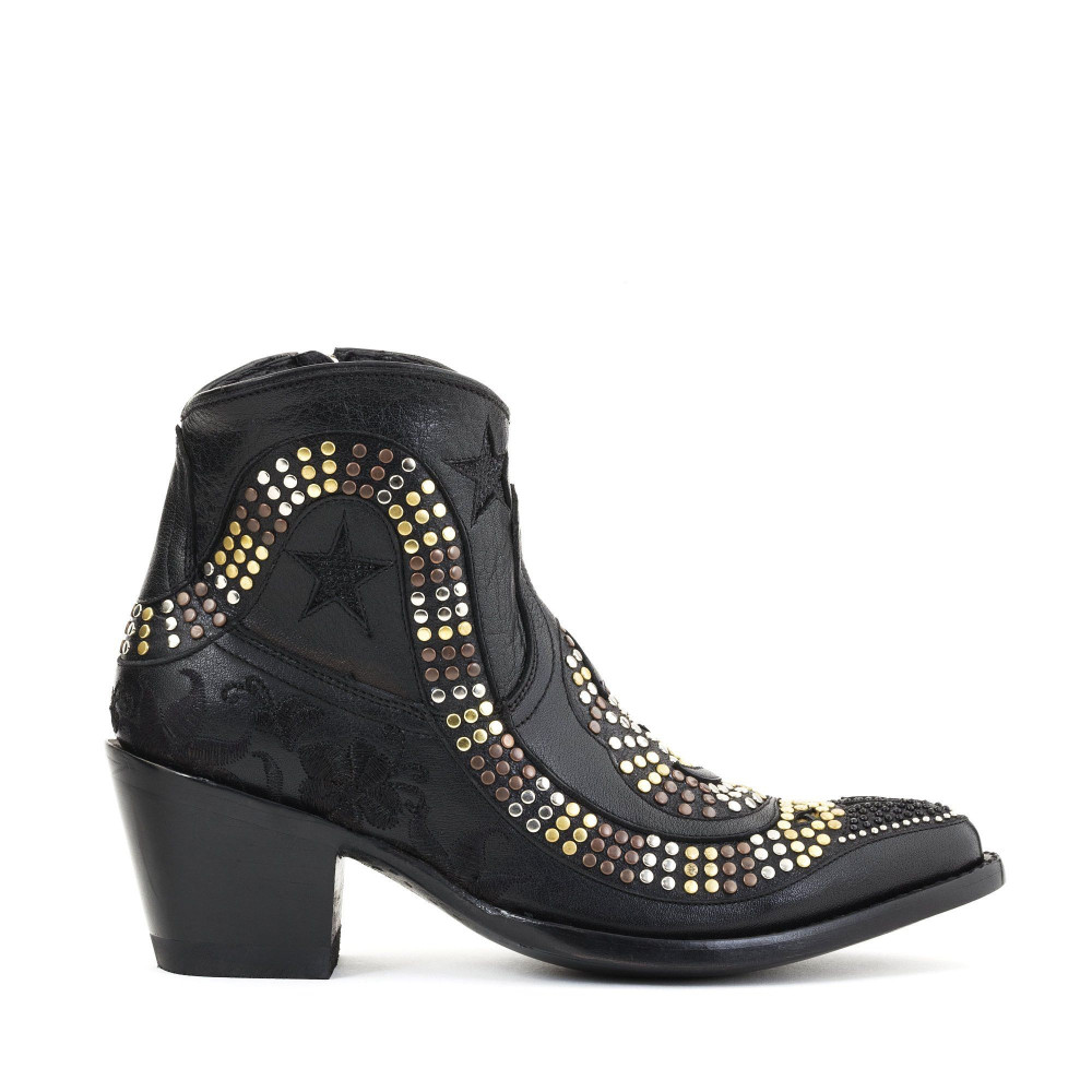 CORIUS SNAKE BLACK BOTTINES A BOUT POINTU&nbsp;AVEC CLOUS

ET DECOUPE SERPENT

Hauteur totale du talon 6.5 cm

100% cuir d