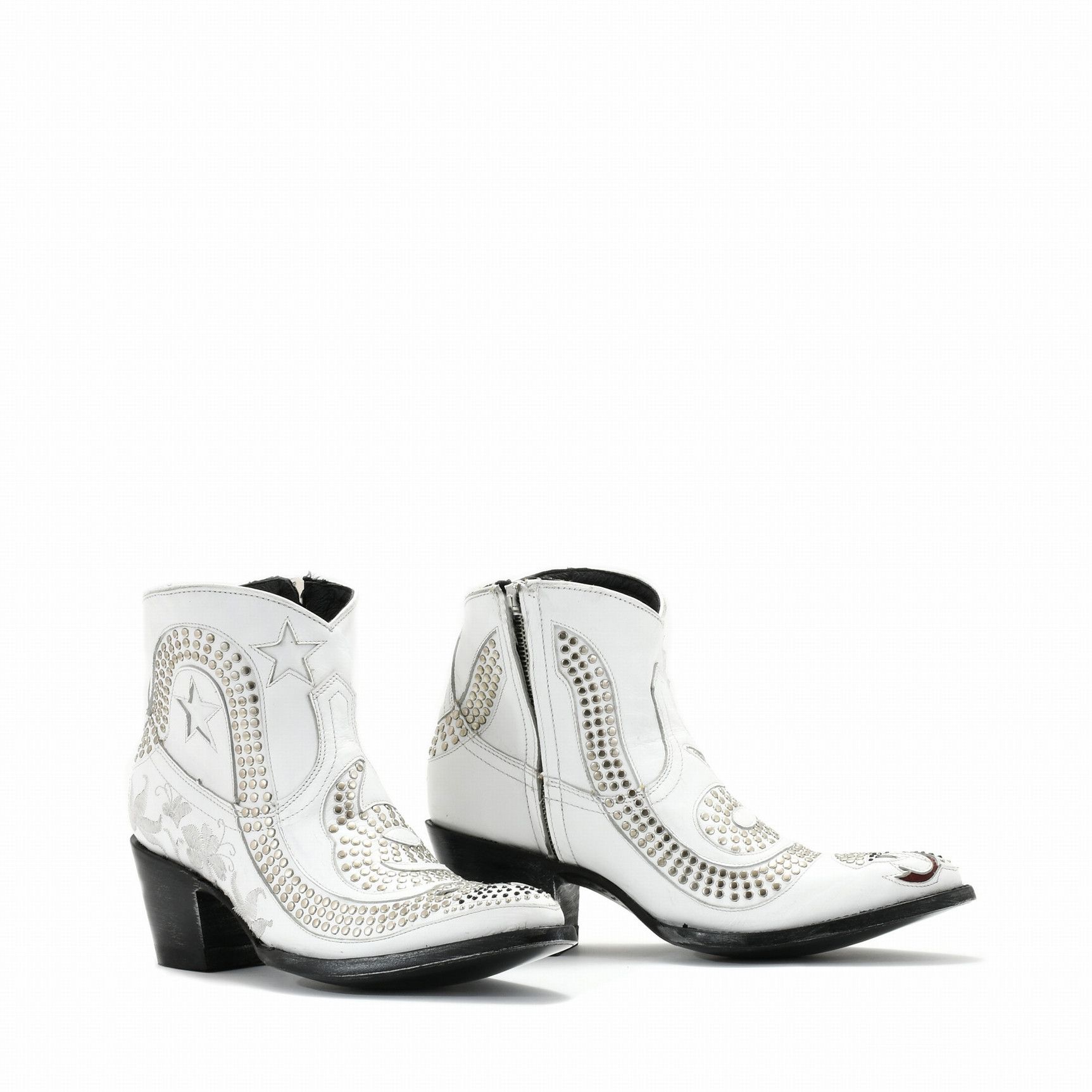 CORIUS SNAKE 6 WHITE POINTED TOE ANKLE BOOTS WITH STUDS  AND SNAKE OUTCUTS   Total heel height 2.6 Inches  100% cow leather  Col