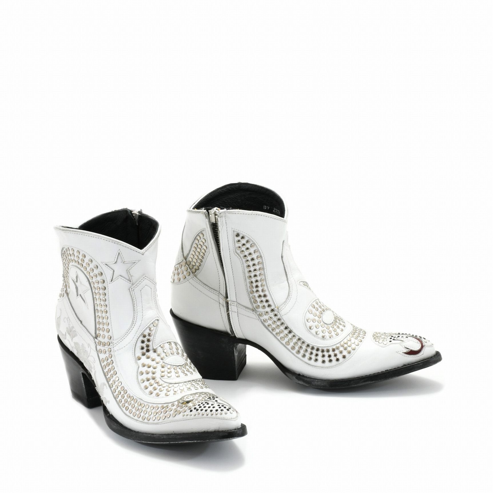 CORIUS SNAKE 6 WHITE POINTED TOE ANKLE BOOTS WITH STUDS  AND SNAKE OUTCUTS   Total heel height 2.6 Inches  100% cow leather  Col