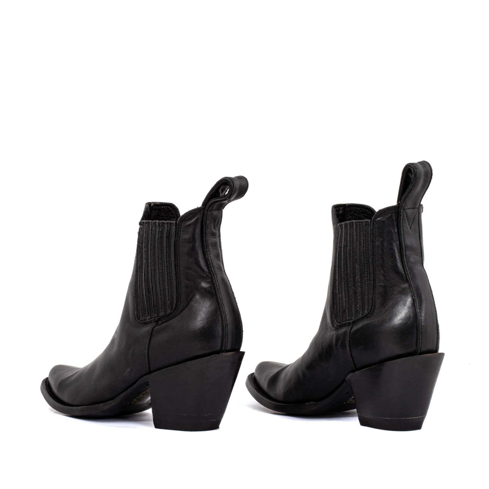 Estudio Black Boots - Handcrafted Excellence by Mexicana Boots